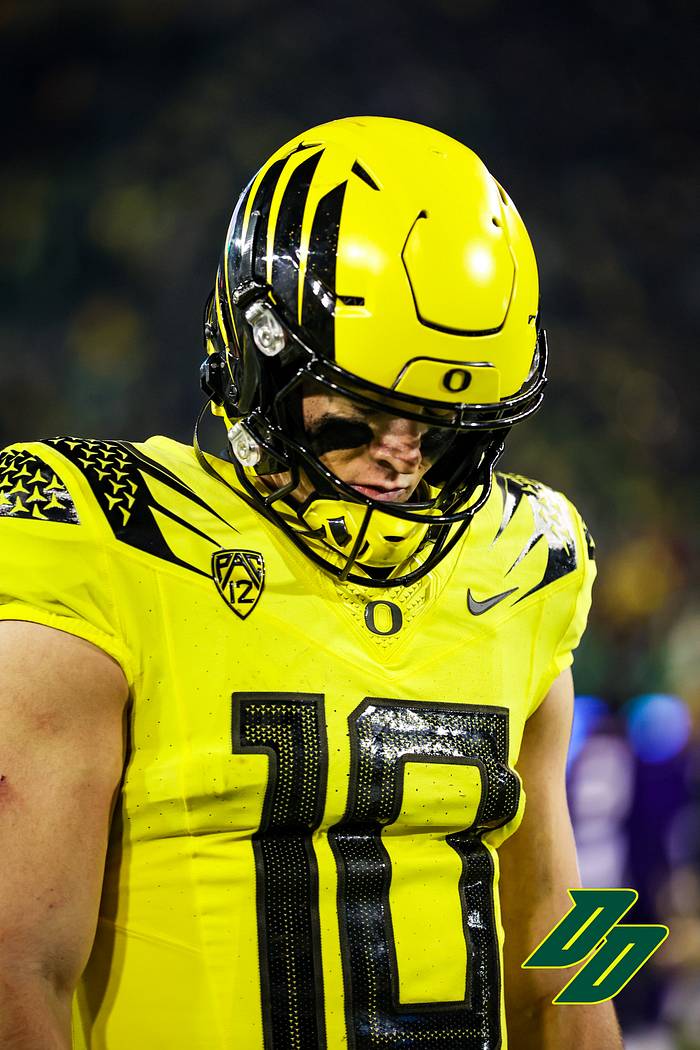 Oregon Ducks quarterback Bo Nix vs. Washington.