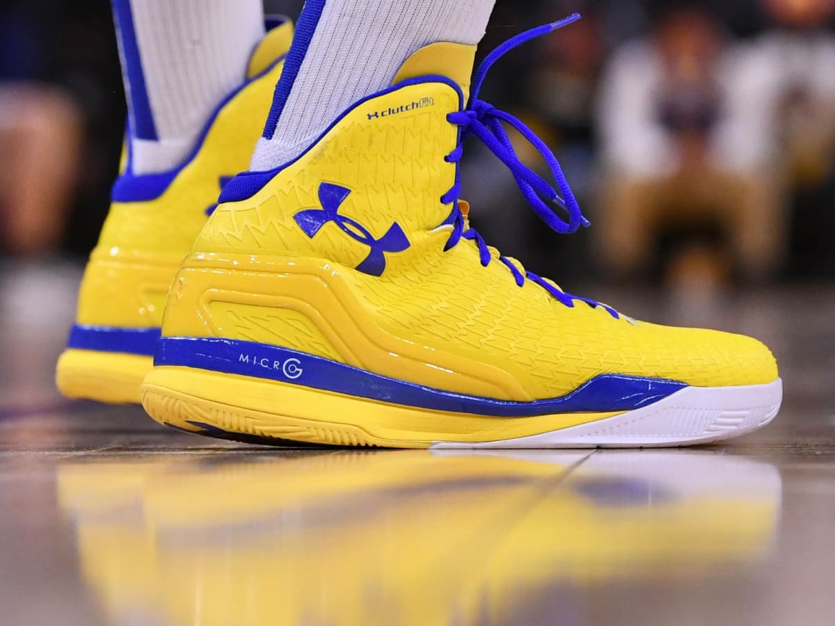 jazz Outlook rijm Stephen Curry Warms Up in Under Armour ClutchFit Drive - Sports Illustrated  FanNation Kicks News, Analysis and More