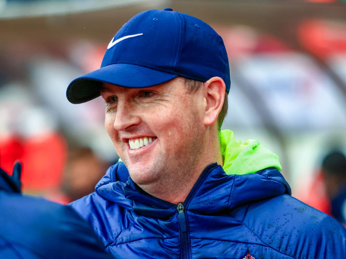 Sunderland star pays tribute to 'tactically good' Mike Dodds after West Brom win - Sports Illustrated Sunderland Nation