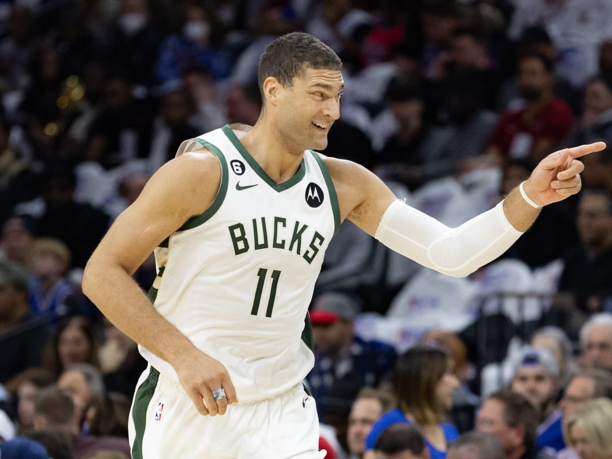 Brook Lopez Excited to See the Milwaukee Bucks Championship Rings
