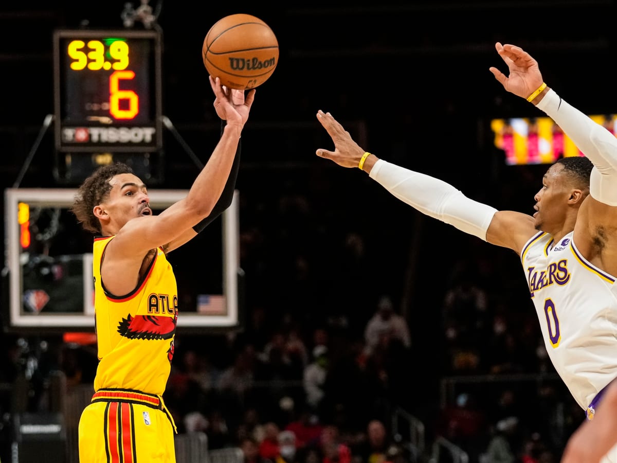 Hawks drop third straight in 130-121 loss to Lakers, LeBron