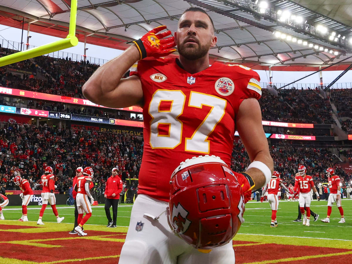 Travis Kelce Wears Euro-Exclusive Off-White Air Jordans in Germany - Sports  Illustrated FanNation Kicks News, Analysis and More