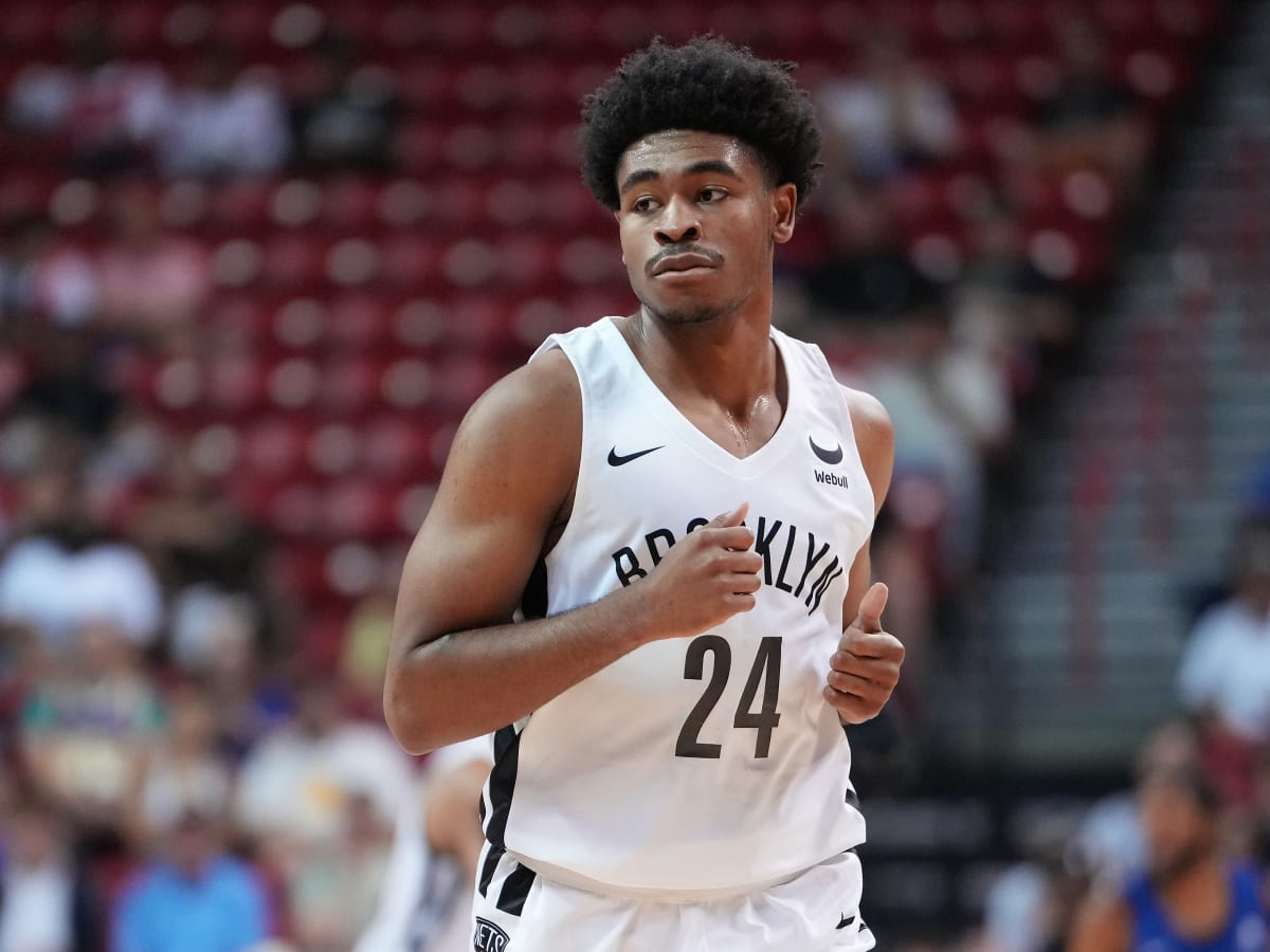 Brooklyn Nets Guard Wears Nike Kobe 6 'Grinch' - Sports Illustrated  FanNation Kicks News, Analysis and More