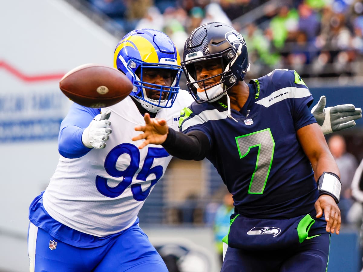 Seattle Seahawks Quarterback Geno Smith before a game between the Los