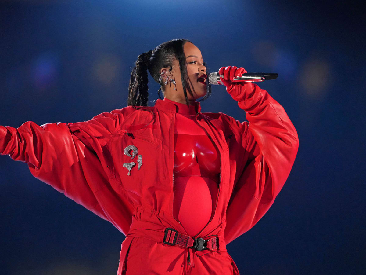 What Shoes Did Rihanna Wear During Super Bowl Halftime Show? - Sports  Illustrated FanNation Kicks News, Analysis and More