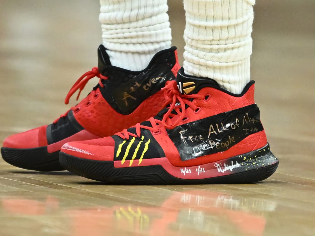 Kyrie Irving Trolls Nike with Hand-Written Messages on Shoes - Sports  Illustrated FanNation Kicks News, Analysis and More