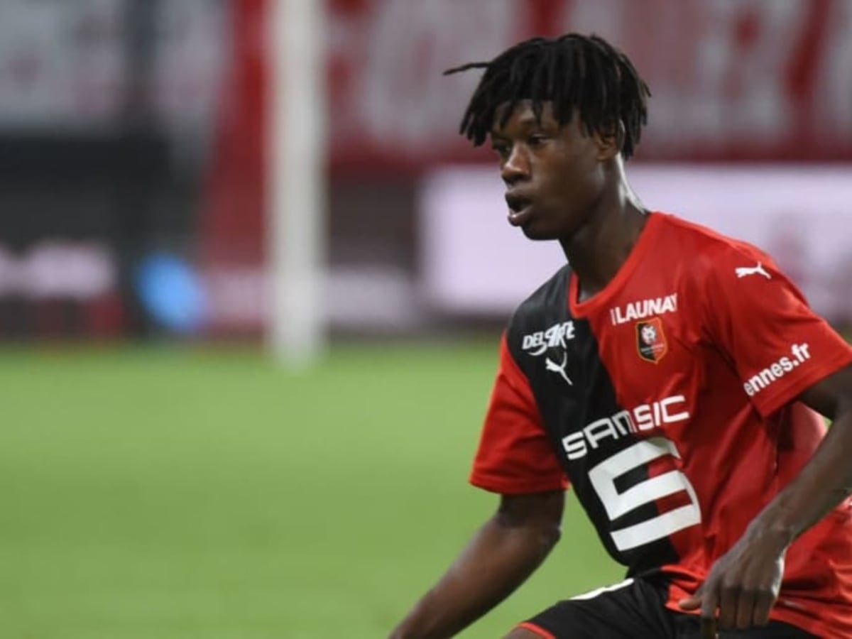 Terug kijken walgelijk Octrooi Eduardo Camavinga: 5 Things to Know About Rennes' 16-Year-Old Wonderkid -  Sports Illustrated