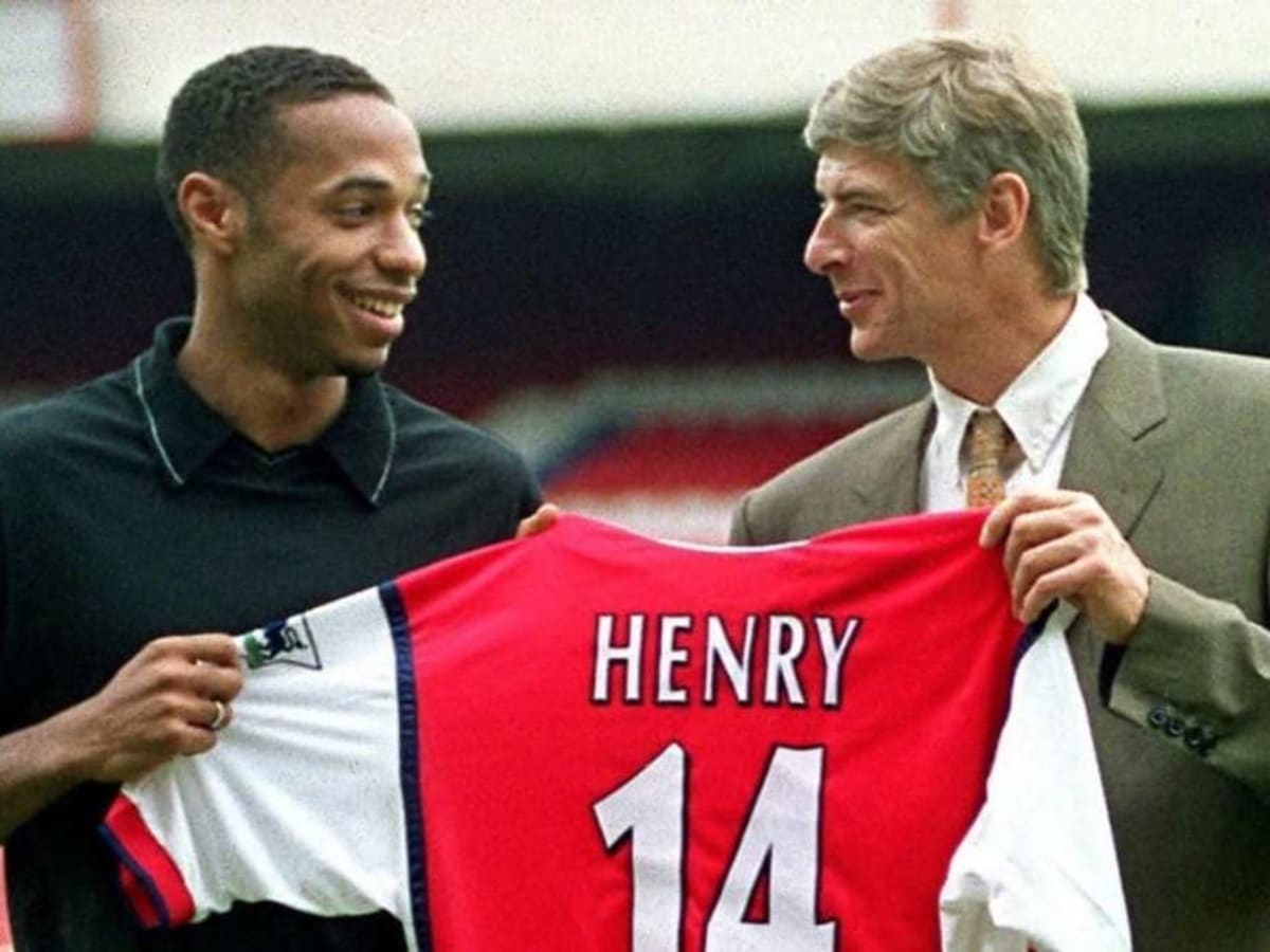 Thierry Henry celebrates, LONDON, ENGLAND - JANUARY 09: Ars…
