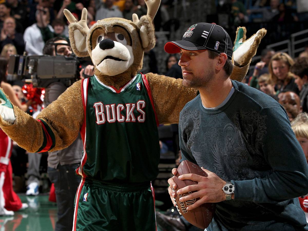 Aaron Rodgers: Packers QB joins Bucks 