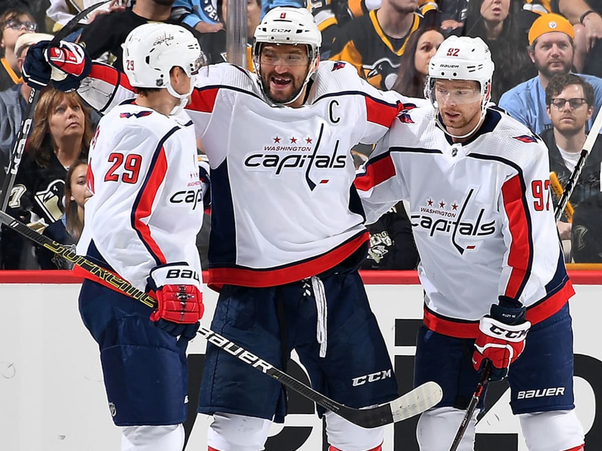 Capitals raise Stanley Cup banner before bludgeoning Bruins - Sports  Illustrated