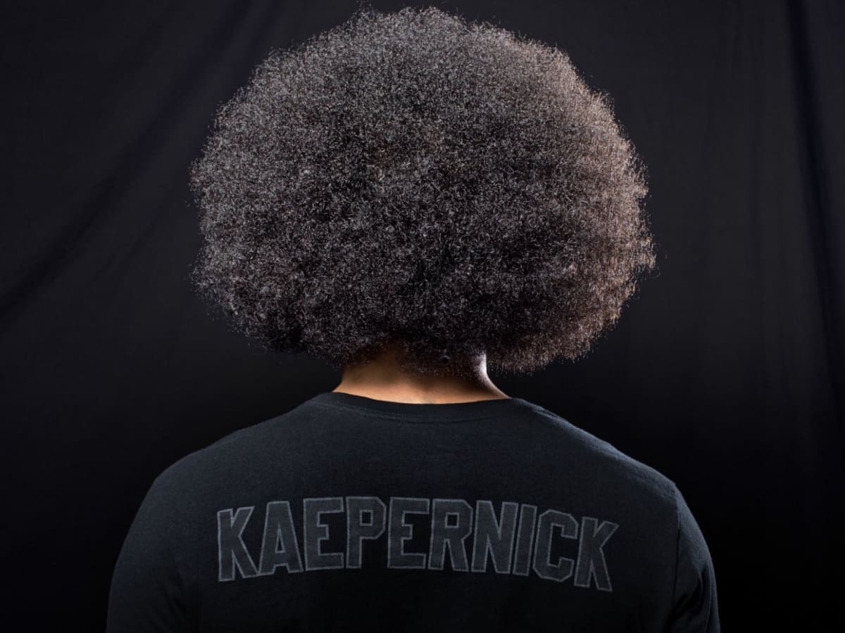 sonriendo alumno Riego Colin Kaepernick Nike shirts sell out online hours after release - Sports  Illustrated