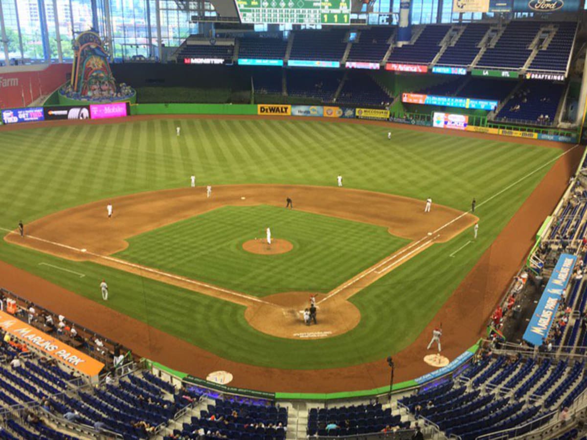 Miami Marlins play in front of nearly empty stadium vs. Phillies