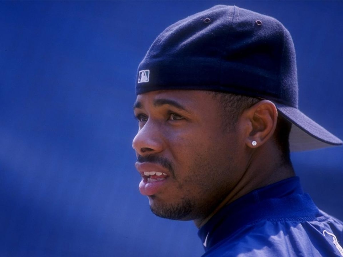 Hall of Fame Open to Backwards Cap on Griffey Plaque – SportsLogos