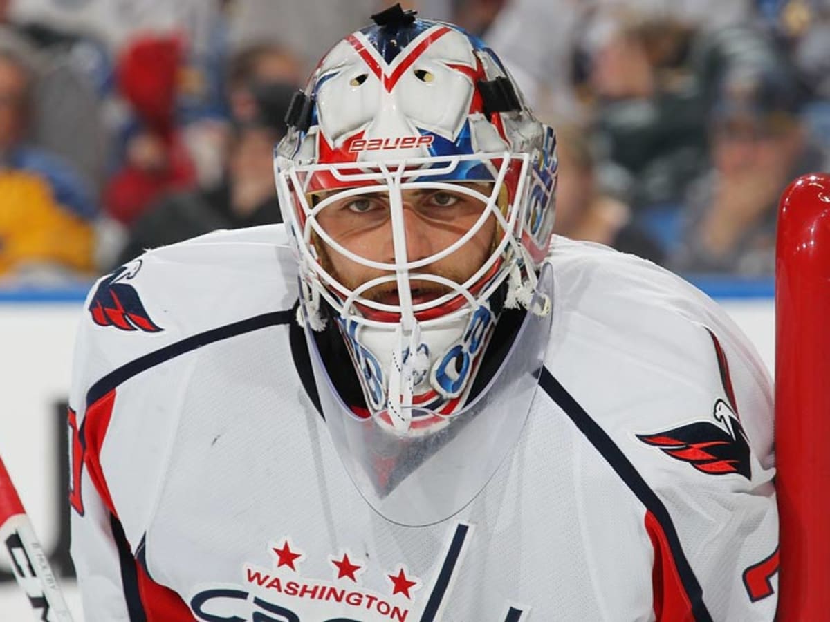 Braden Holtby sports a new mask and a special jersey 