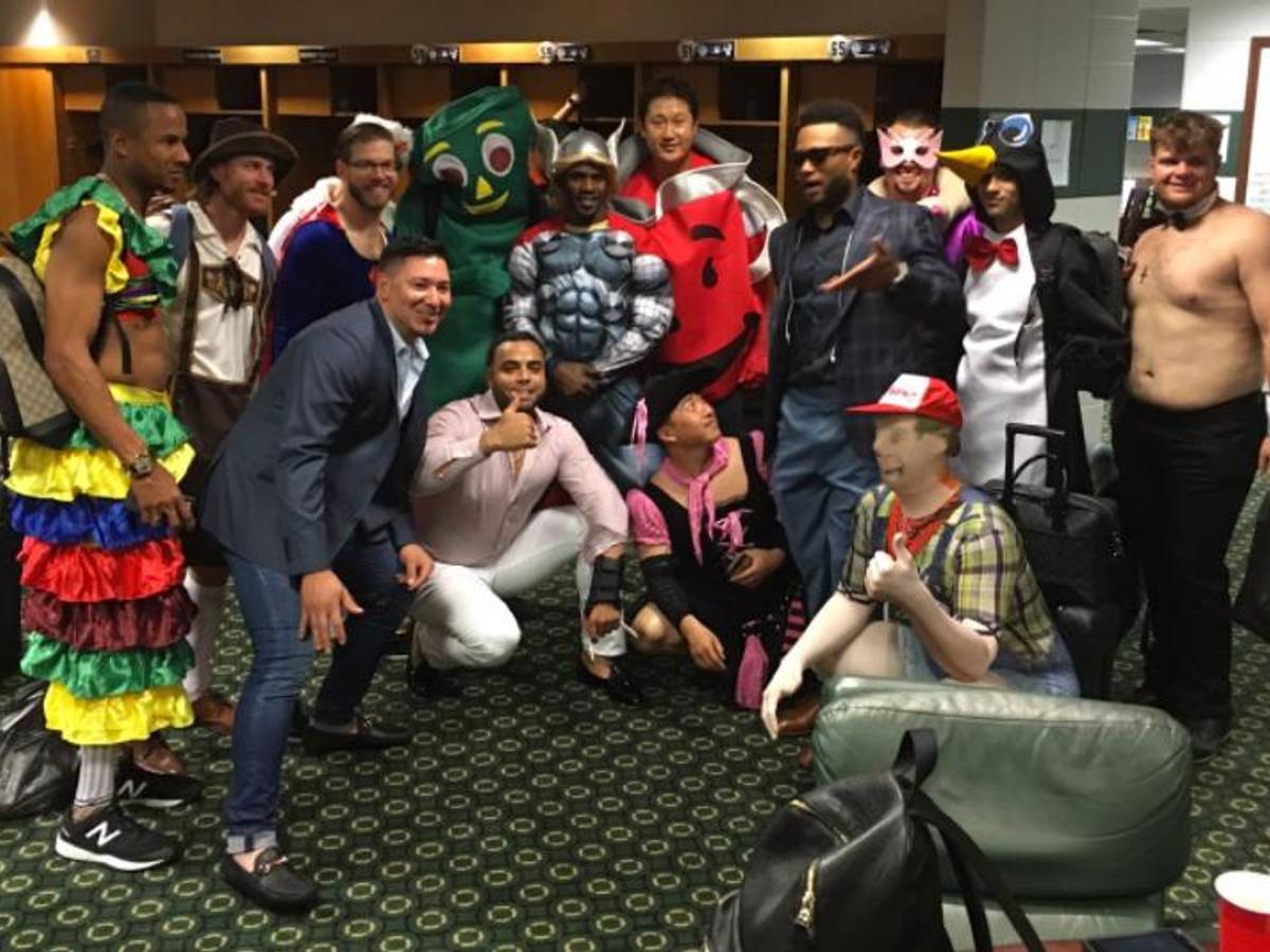 Seattle Mariners rookie costumes 