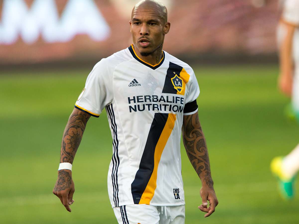 la galaxy s nigel de jong signs with galatasaray sports illustrated la galaxy s nigel de jong signs with galatasaray sports illustrated
