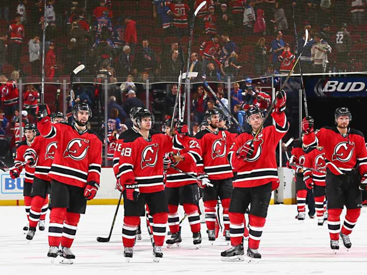 Martin Brodeur's No. 30 Is Raised to Rafters as Devils Honor 3-Time Cup  Champion - The New York Times