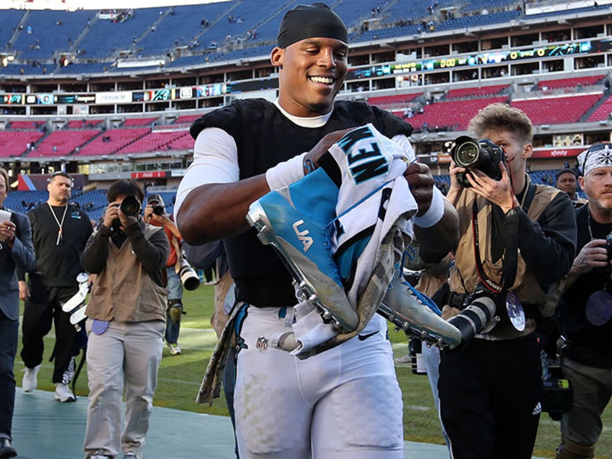Perversión Heredero vender Super Bowl 50: Cam Newton repping both Panthers and Under Armour - Sports  Illustrated