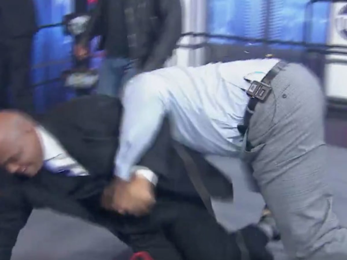 Charles Barkley, Shaquille ONeal wrestle on Inside the NBA photo