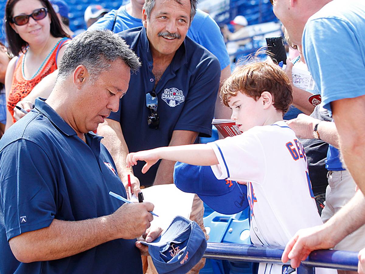 How local MLB announcers handle the national spotlight - Sports Illustrated