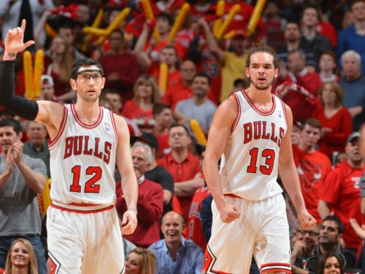 Chicago Bulls' Joakim Noah pranks Kirk Hinrich - Sports Illustrated