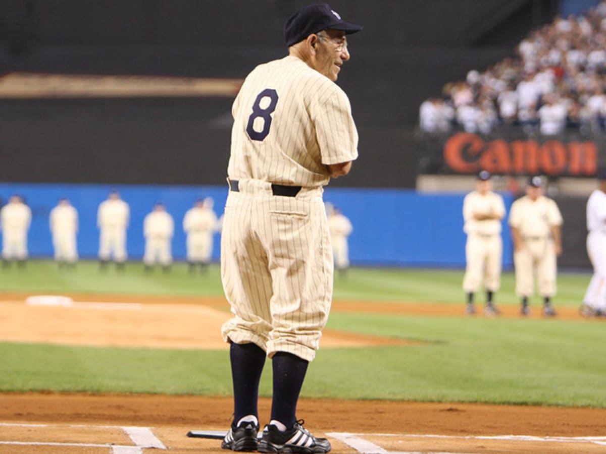 Yankees legend Yogi Berra dies at 90