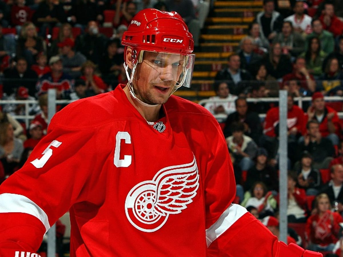 Today in Hockey History: Nicklas Lidstrom Becomes the 1st European