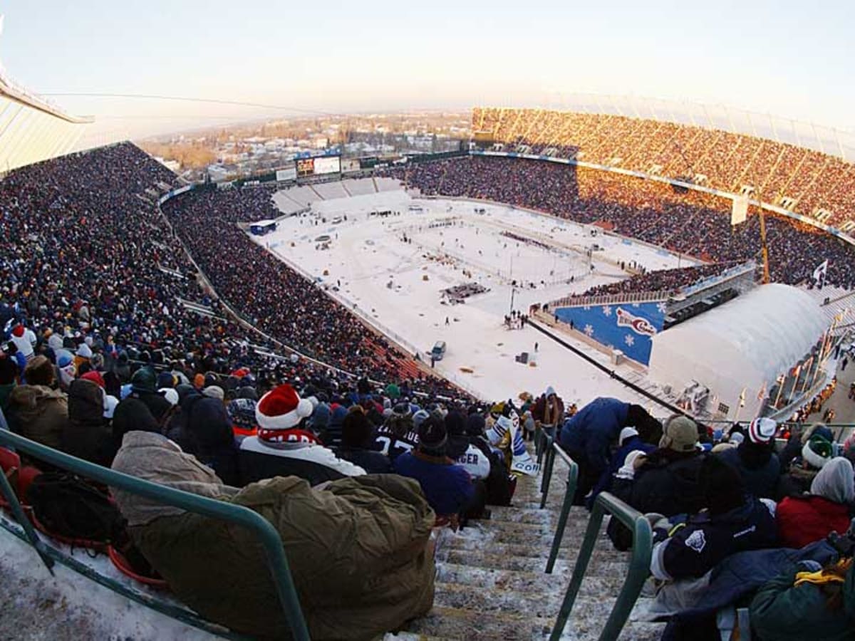 Rain creates wild playing conditions at AHL Outdoor Classic - The
