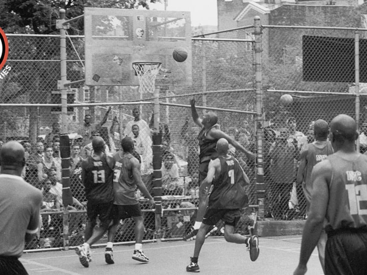 Asphalt Legends Pickup basketball in New York City pic