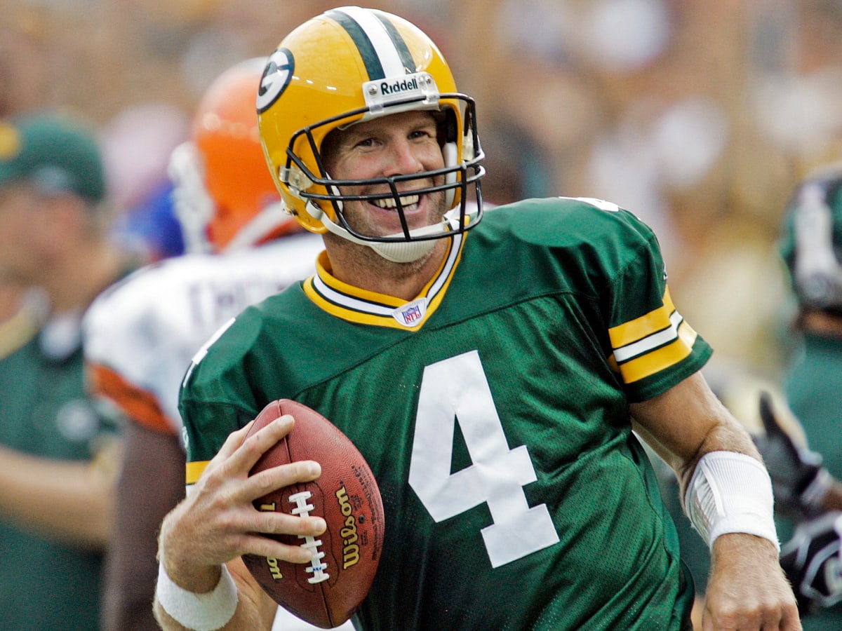 Green Bay Packers: Team retires former QB Brett Favre's No. 4 - Sports  Illustrated