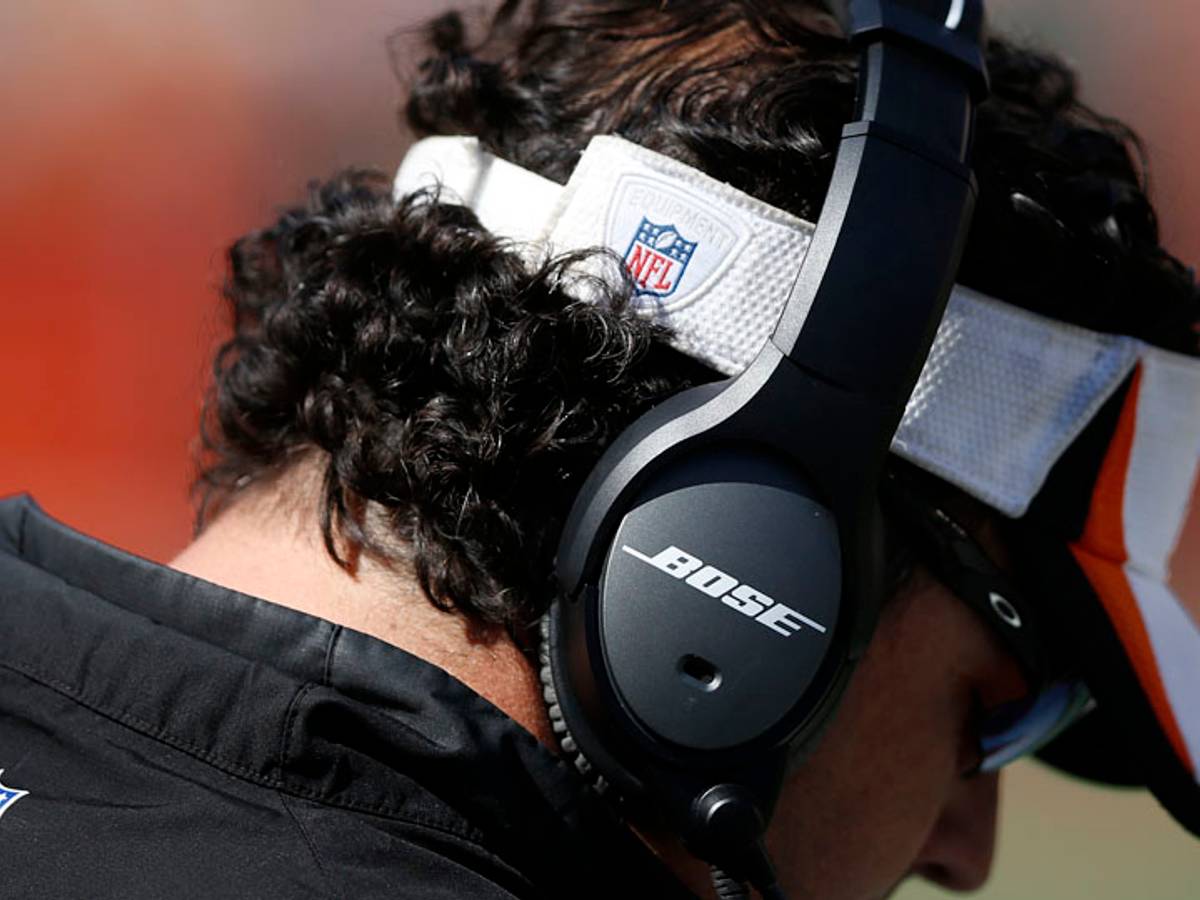 free headphones to NFL players 