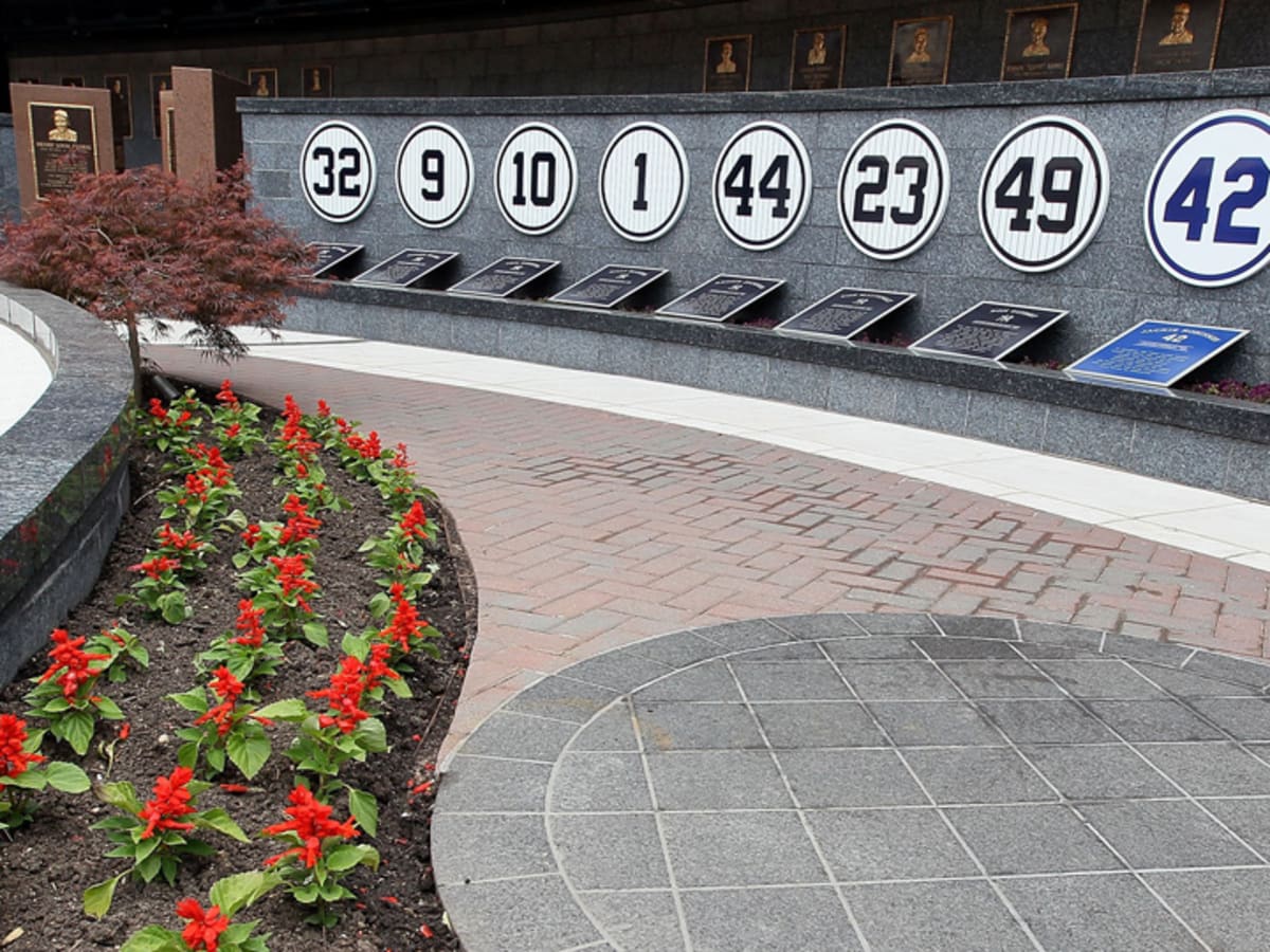 Yankee Stadium: Monument Park - Retired Numbers - Elston H…