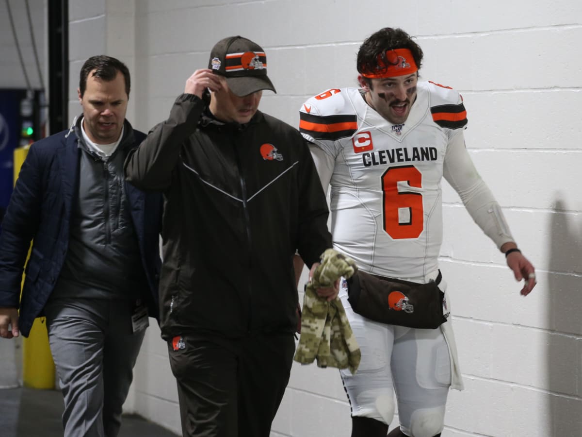 Baker Mayfield Leaves Game With Injured Hand Sports Illustrated Cleveland Browns News Analysis And More