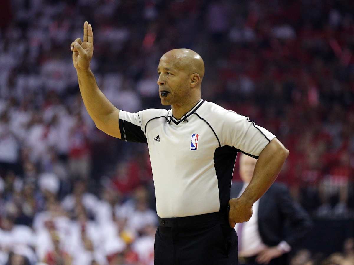 nba referee 34