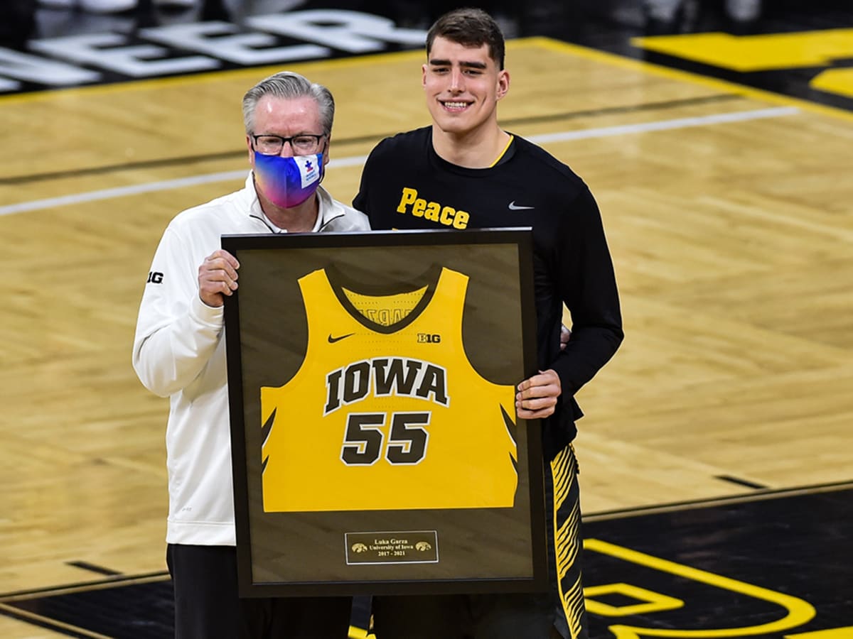 Iowa to officially retire Luka Garza's number during Michigan State game