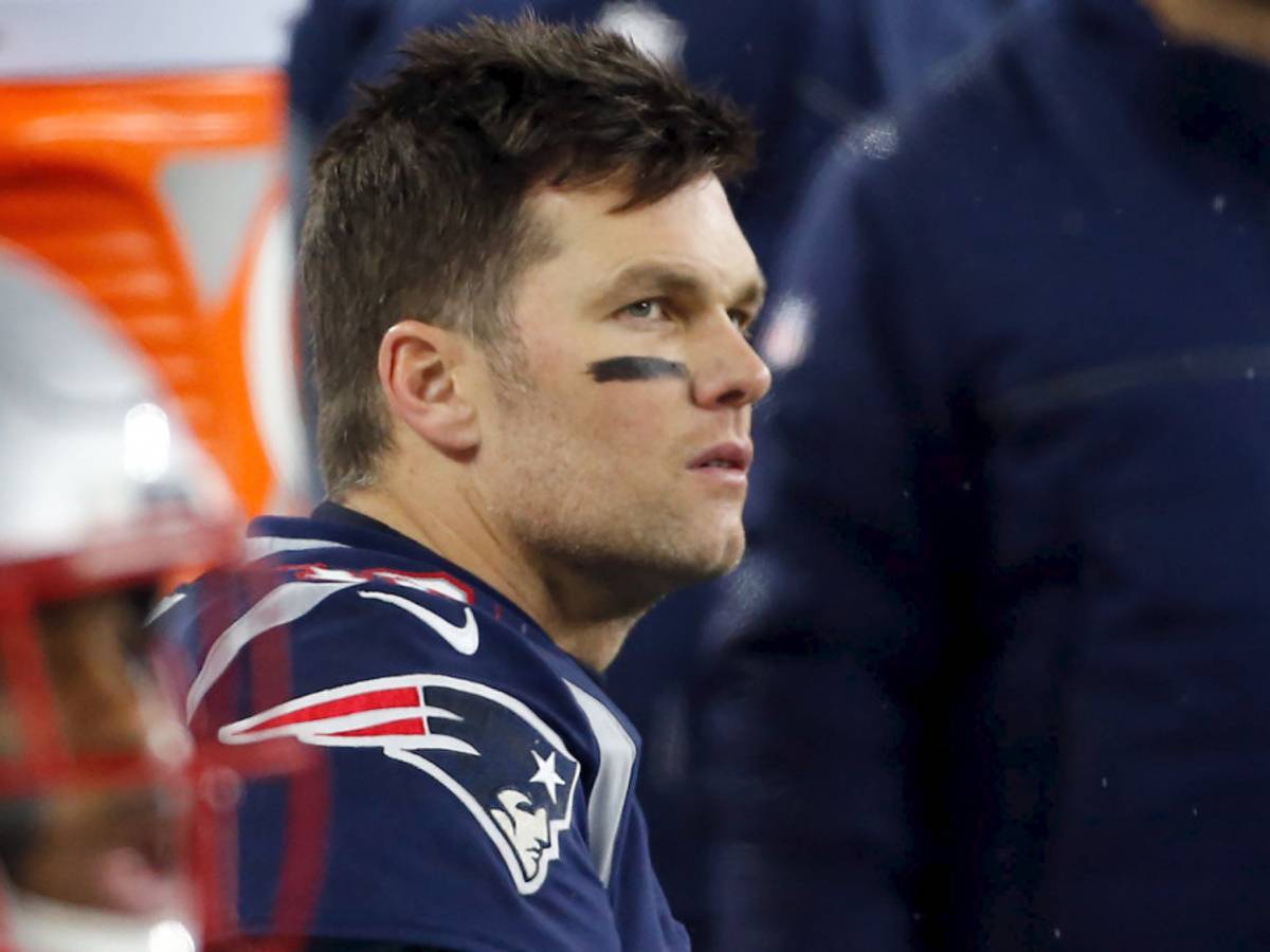 Tom Brady signs with the Bucs 