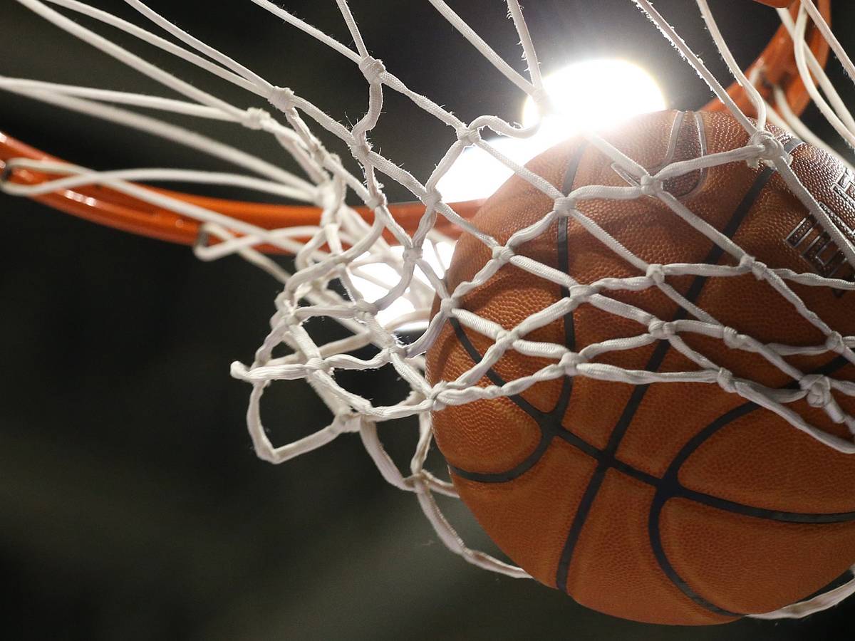 UConn women basketball coaches were underpaid, US Labor Department finds -  Sports Illustrated