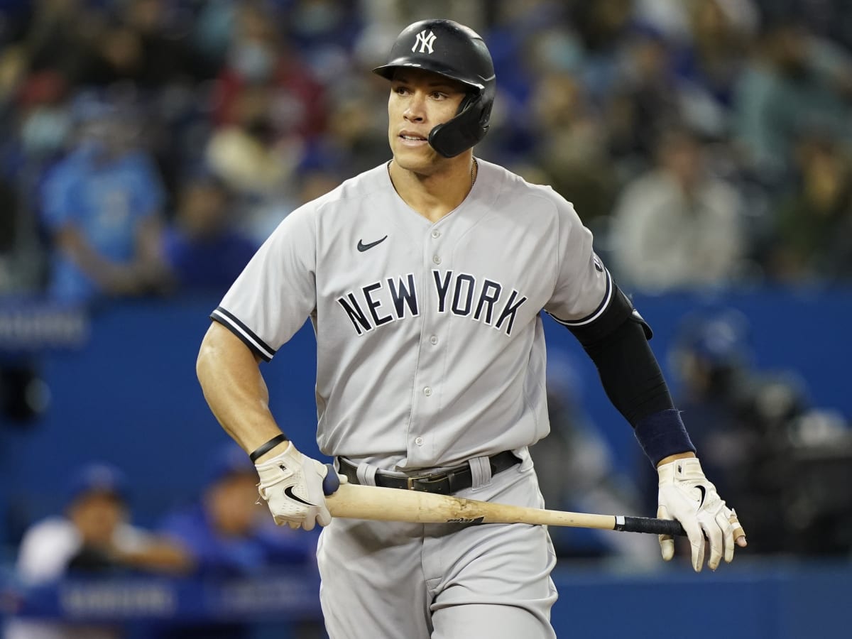 Aaron Judge dislocates pinky after making Red Sox pay for bizarre sequence