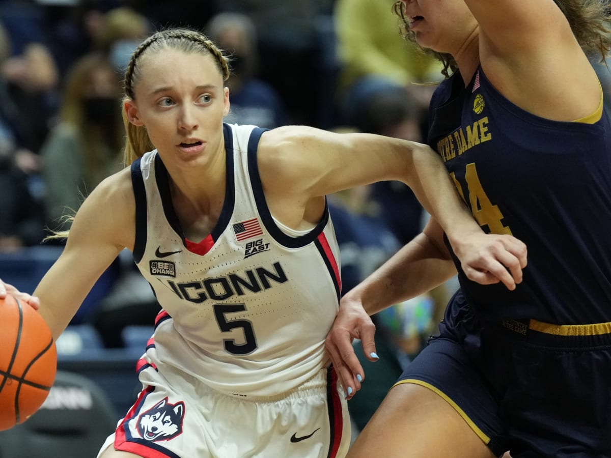 paige bueckers injury uconn star helped off court toward end of win vs nd sports illustrated