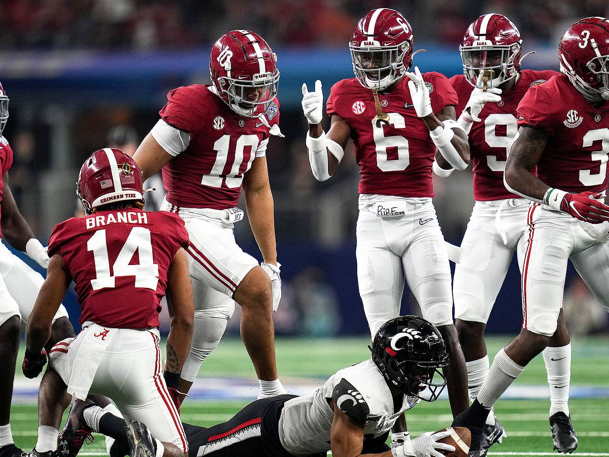 Alabama football: Even in ugly game, Tide dominate Cincinnati - Sports  Illustrated
