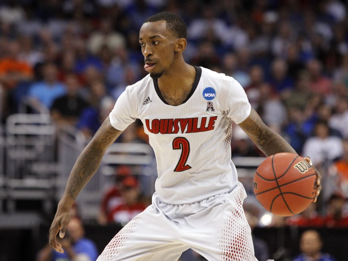 Russ Smith, aka “Russdiculous,” had his No. 2 @louisvillembb jersey retired  during halftime against Notre Dame this weekend.…