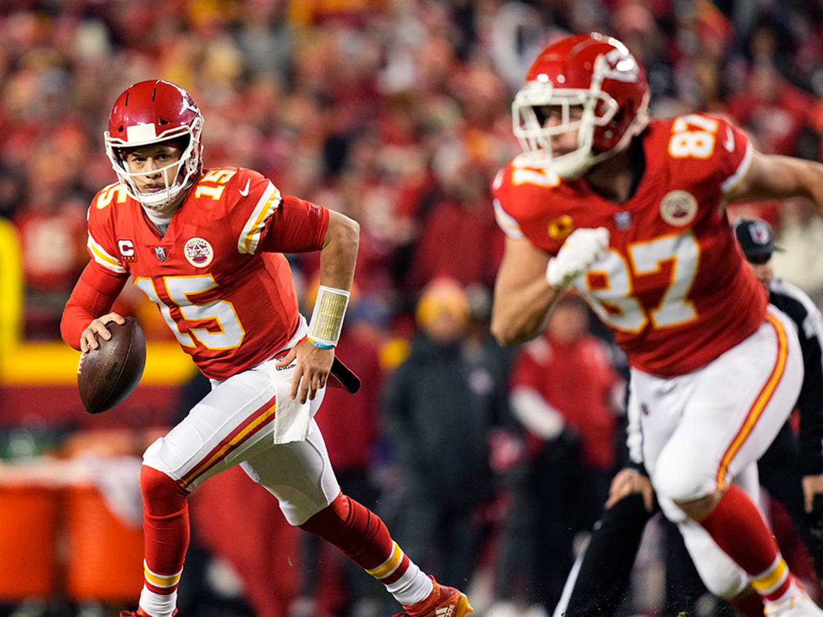 Patrick Mahomes Playfully Steers Travis Kelce Away from White House Podium