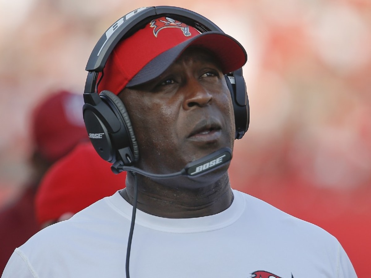Houston Hiring Former Tampa Bay Buccaneers HC Lovie Smith as Head Coach -  Tampa Bay Buccaneers | BucsGameday | Sports Illustrated