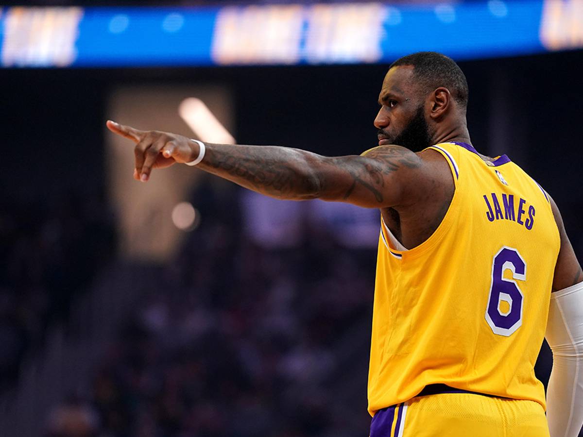 LeBron James sets NBA record for most points in regular season, playoffs -  Sports Illustrated