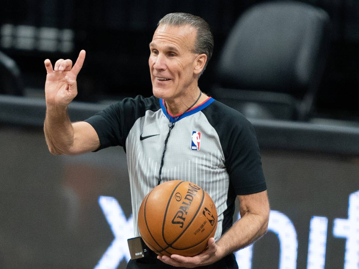 NBA referee Ken Mauer says league forced him out due to vaccine policy -  Sports Illustrated