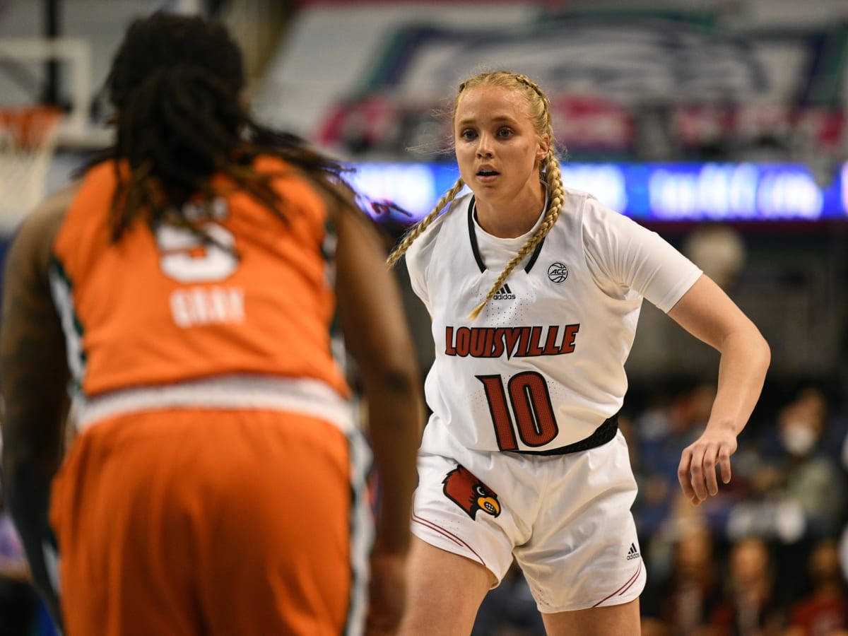 Louisville women score another blowout win