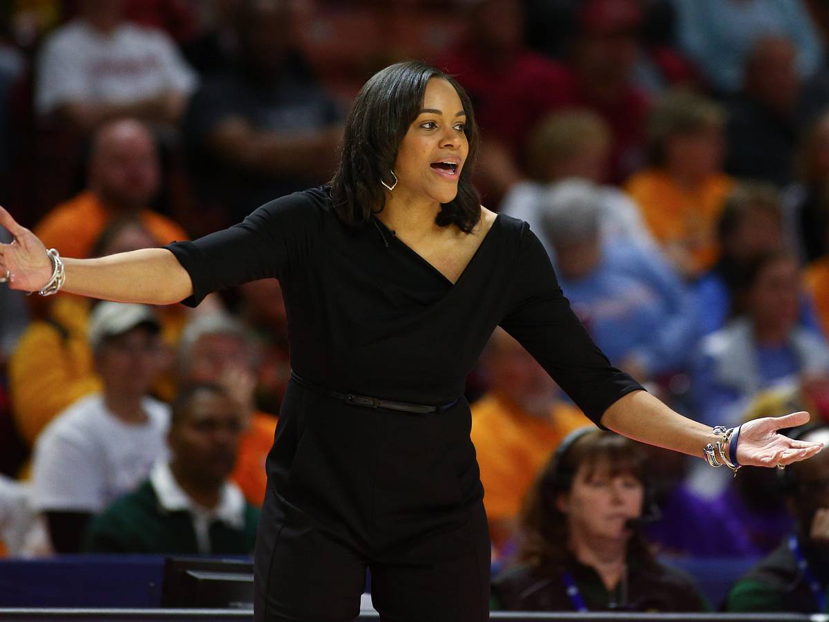 Texas A&M Hires Georgia's Joni Taylor As Women's Basketball Coach - Sports  Illustrated Texas A&M Aggies News, Analysis and More