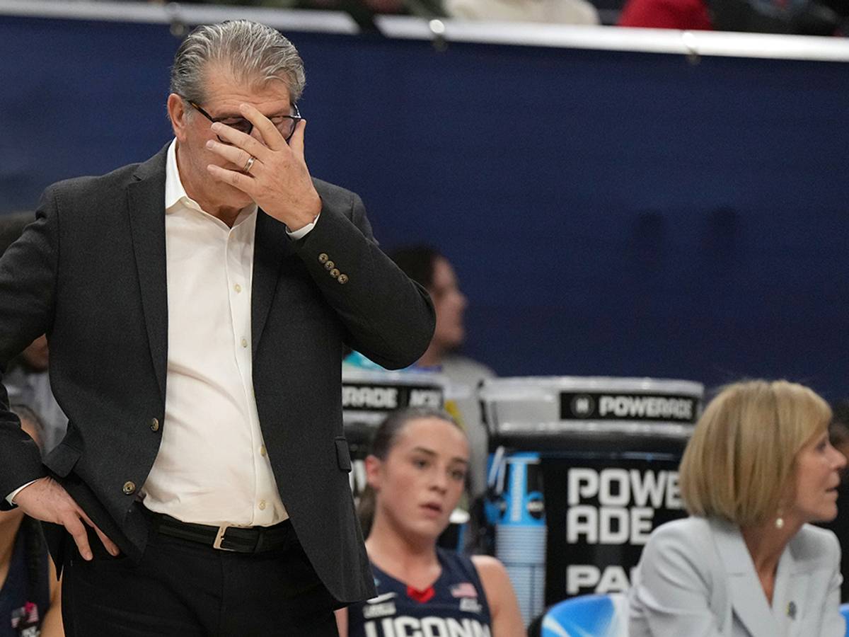 UConn, Geno Auriemma's perfect record in national title games comes to an  end - Sports Illustrated