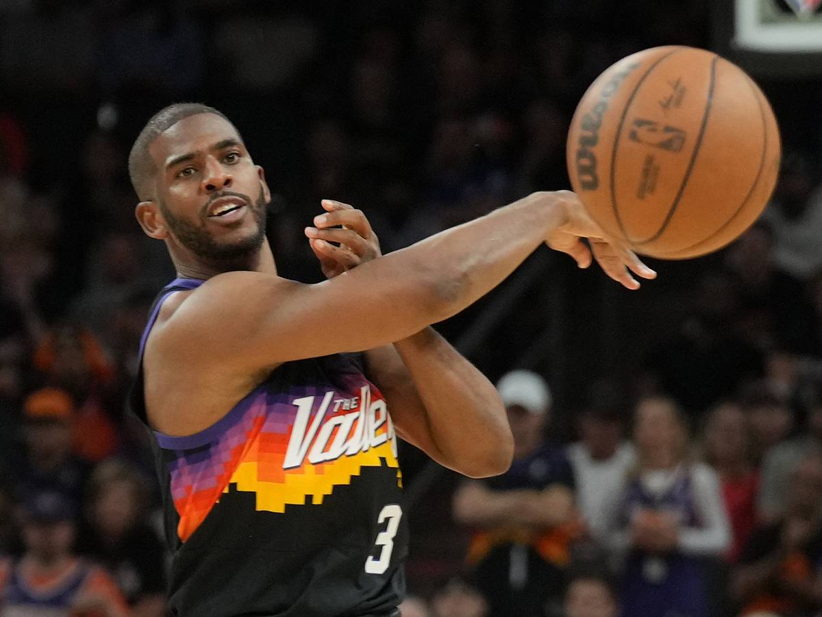 NBA playoffs recap: Kyrie Irving, Chris Paul, Duncan Robinson stand out -  Sports Illustrated