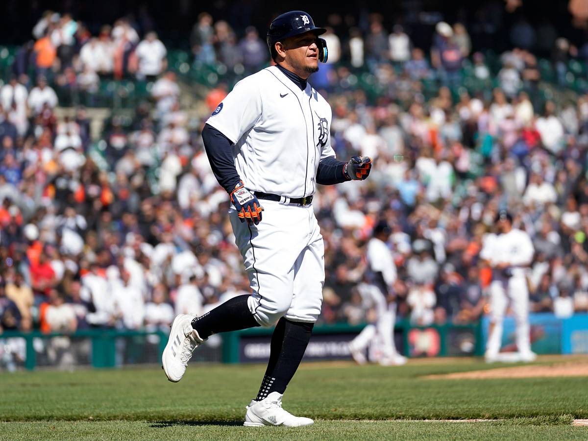 Miguel Cabrera intentional walk stalls 
